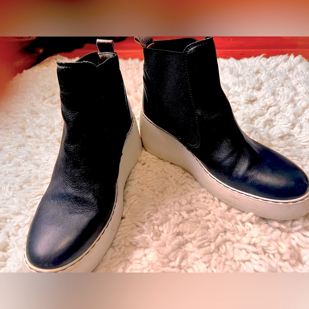 FLY London Women's Dacy467fly Chelsea Boot